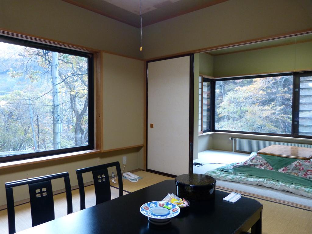 Hamaya Ryokan Nakanojo Esterno foto